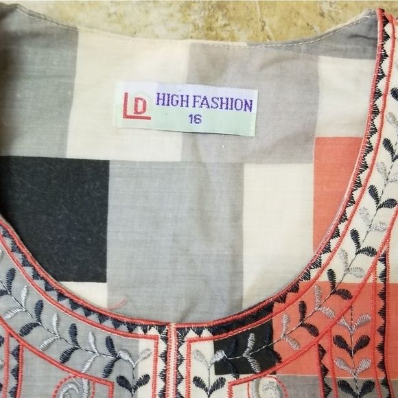 Beautiful Vintage Midi Dress - Picture 5 of 6